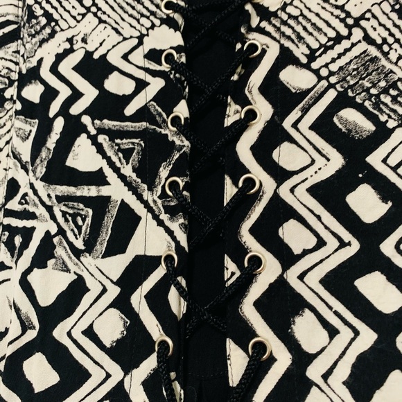 Black and white print dress with short sleeves oval neck line Fit and flare - Picture 10 of 14